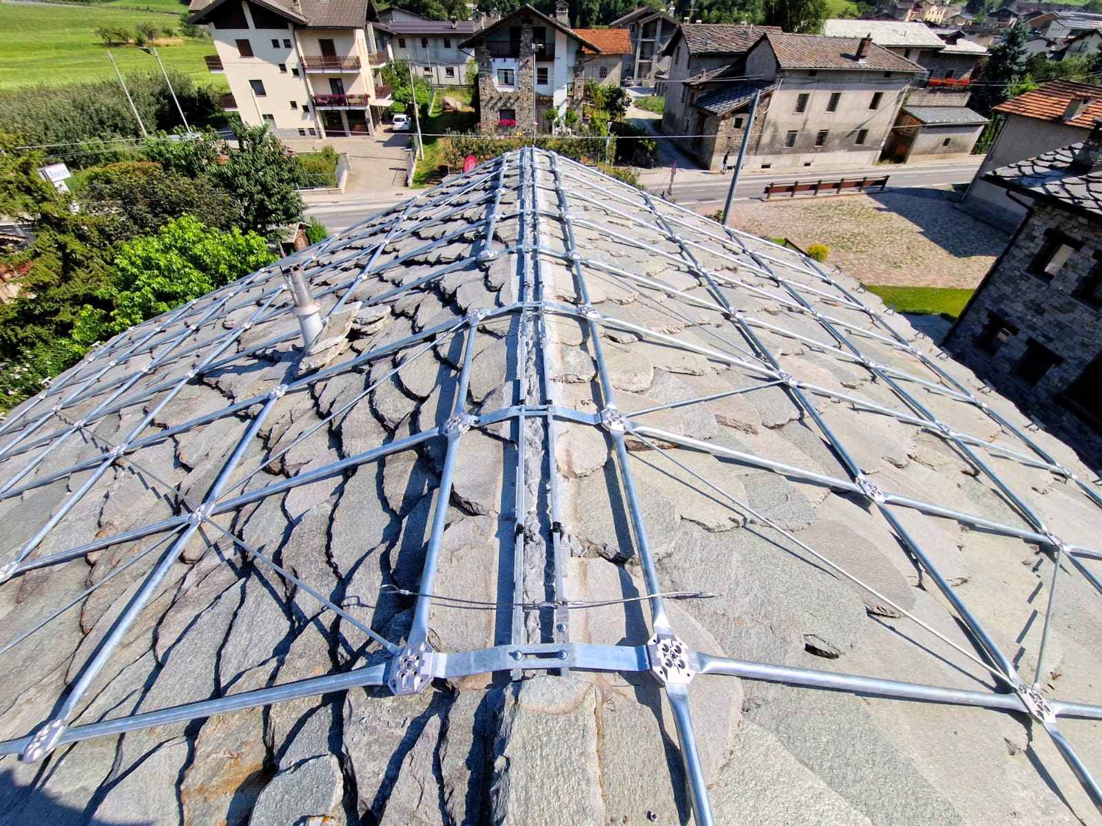 Installazione fotovoltaico su tetto di pietra